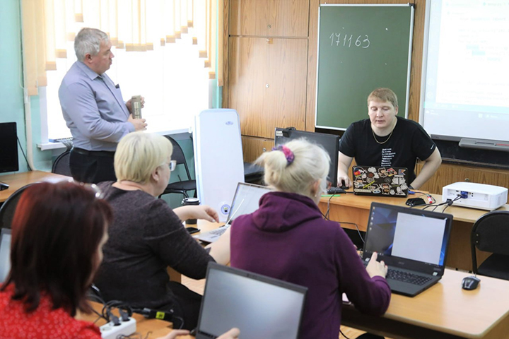 В Хакасии учителя информатики проходят обучение на присвоение статуса эксперта ОГЭ